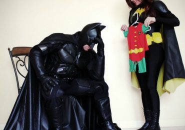 DC Comics Fans, Couple Announces Pregnancy In Sweet And Geek Photoshoot