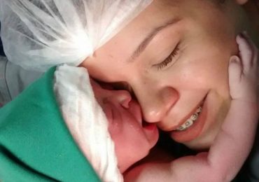 Emotional Video of Newborn Hugging Her Mom Seconds After Delivery Will Warm Your Heart